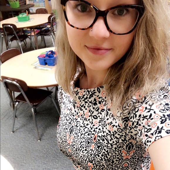 Meet your Posher, Paisley - Picture 1 of 1